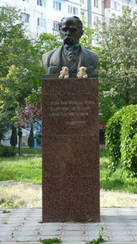 monumenttotarasshevchenko2.jpg
